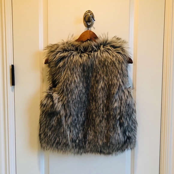 [SOLD] Club Monaco Faux Fur Vest - Picture 2 of 4